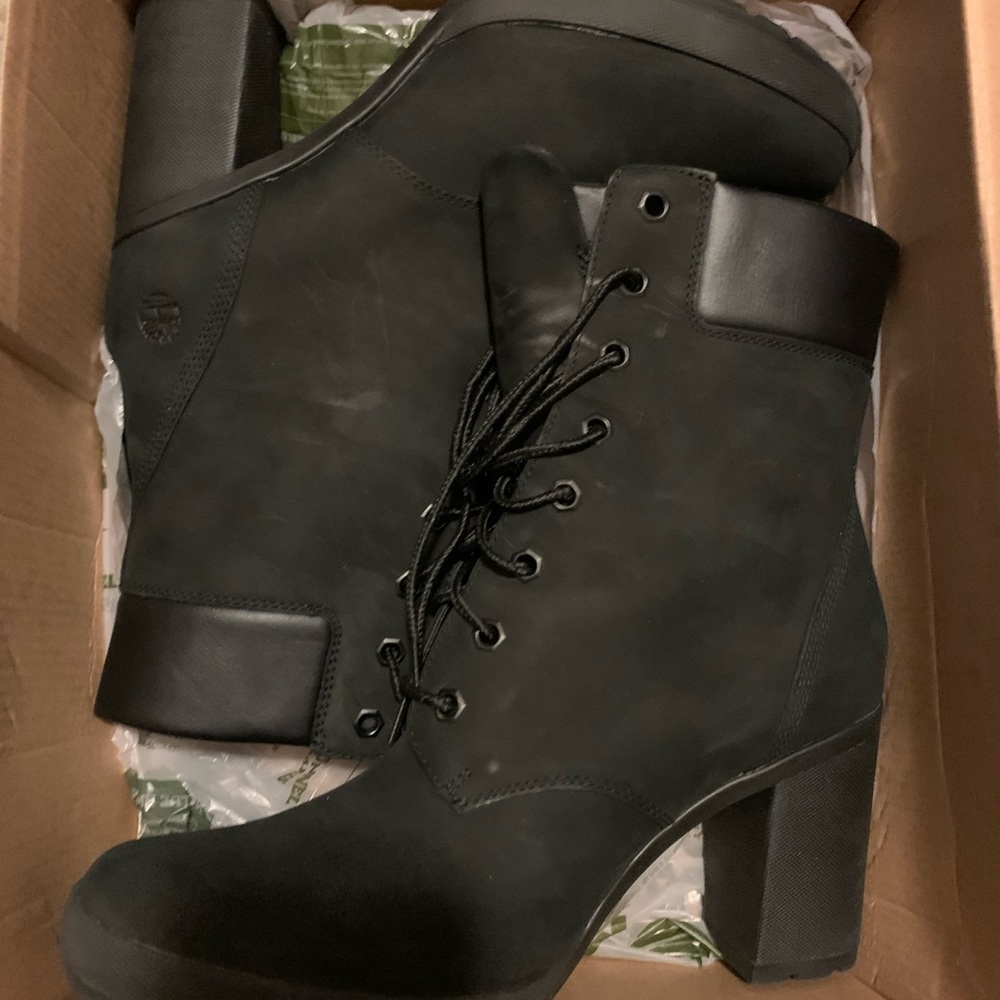 Women Timberland block heel boots